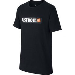 Koszulka JUST DO IT (158-170). Koszulki męskie Nike, m, bez wzorów, z bawełny, młodzieżowe, z klasycznym kołnierzykiem, bez rękawów. Za 79,99 zł.