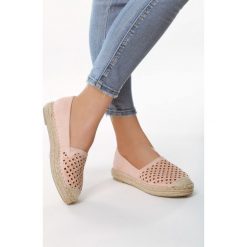 Różowe Espadryle Collaborator. Różowe espadryle damskie Born2be, bez wzorów, bez obcasa, na płaskiej podeszwie. Za 89,99 zł.