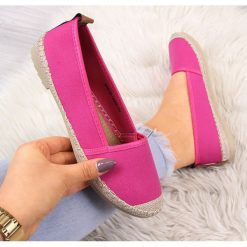 Tenisówki damskie espadryle slip on fuksja McKeylor - fuksja. Czerwone espadryle damskie McKeylor. Za 29,99 zł.