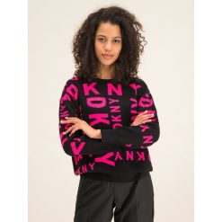 Sweter DKNY P9KS8432. Czarne swetry damskie DKNY, xs, bez wzorów, z wiskozy, klasyczne, bez rękawów, bez kaptura. W wyprzedaży za 349,00 zł.