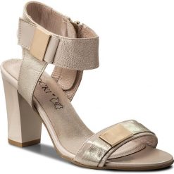 Sandały LASOCKI - 2608-01 Różowy. Różowe klapki damskie Lasocki, bez wzorów, ze skóry, bez obcasa, na obcasie. Za 159,99 zł.