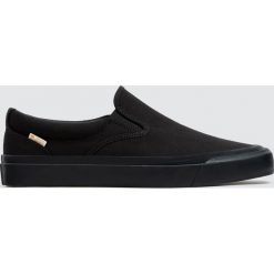 Czarne półbuty z gumkami. Czarne buty sportowe męskie marki Pull&Bear. Za 99,90 zł.