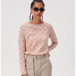 Lekki sweter w groszki - Różowy. Różowe swetry damskie Sinsay, s, w grochy, bez rękawów, bez kaptura. Za 49,99 zł.