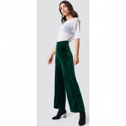 Rut&Circle Aksamitne spodnie - Green. Zielone spodnie z wysokim stanem marki Rut&Circle, z materiału. Za 161,95 zł.