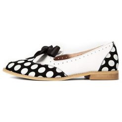 L37 półbuty damskie Mouse World 37 czarny. Czarne półbuty damskie L37, bez wzorów, bez obcasa, bez zapięcia. W wyprzedaży za 299,00 zł.