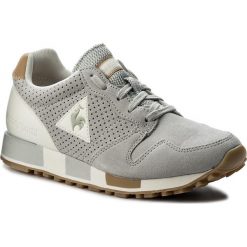 Sneakersy LE COQ SPORTIF - Omega Premium 1810184 Galet. Szare półbuty damskie le coq sportif, bez wzorów, z zamszu, eleganckie, bez obcasa, na płaskiej podeszwie, bez zapięcia. W wyprzedaży za 289,00 zł.
