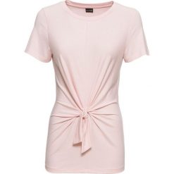Shirt z przewiązaniem bonprix pastelowy jasnoróżowy. Różowe bluzki damskie bonprix, bez wzorów, bez kołnierzyka, bez rękawów. Za 27,99 zł.