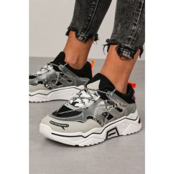Czarne buty sportowe sneakersy sznurowane casu 20h7/b. Czarne buty dziewczęce sportowe Casu, bez wzorów, ze skóry ekologicznej, na sznurówki. Za 79,99 zł.