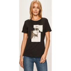 Jacqueline de Yong - T-shirt. Białe bluzki damskie Jacqueline de Yong, s, z nadrukiem, z bawełny, z okrągłym kołnierzem. Za 59,90 zł.