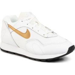 Buty NIKE - Outburst AO1069 116 White/Metallic Gold/Black. Białe buty sportowe damskie Nike, bez wzorów, ze skóry, sportowe. W wyprzedaży za 299,00 zł.