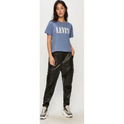 Levi's - T-shirt. Niebieskie bluzki damskie Levi's®, s, z nadrukiem, z bawełny, z okrągłym kołnierzem. Za 129,90 zł.