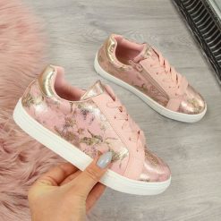 Buty sportowe dziewczęce różowe American Club 34. Różowe buty dziewczęce sportowe marki American CLUB, bez wzorów, bez zapięcia. Za 89,99 zł.