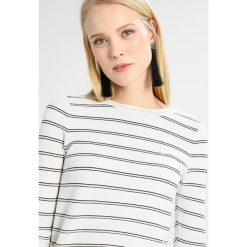 Swetry klasyczne damskie: Cortefiel STRIPED BASIC JUMPER Sweter offwhite
