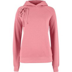 Bluza z kapturem i sznurowaniem bonprix dymny różowy. Czerwone bluzy rozpinane damskie bonprix, z kapturem. Za 74,99 zł.