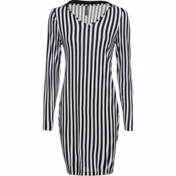 Sukienka shirtowa z kapturem bonprix czarno-biały w paski. Czarne sukienki damskie bonprix, w paski, z kapturem, bez rękawów. Za 37,99 zł.