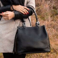 Kuferek ze skóry naturalnej DAN-A T253 czarna - Czarny. Czarne kuferki damskie DAN-A, bez wzorów, ze skóry, eleganckie, bez dodatków. Za 279,99 zł.