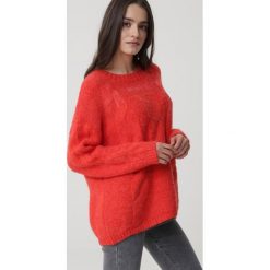 Czerwony Sweter Marin. Czerwone swetry damskie Born2be, uniwersalny, bez wzorów, ze splotem, z długim rękawem, długie, bez kaptura. Za 189,99 zł.