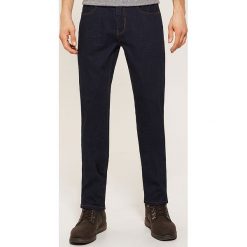 Jeansy regular fit - Granatowy. Niebieskie jeansy męskie House, m, bez wzorów. Za 129,99 zł.