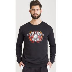 BLUZA KENTON JOHN RICHMOND. Czarne bluzy męskie John Richmond, xl, z nadrukiem, z bawełny, z okrągłym kołnierzem, bez rękawów, bez kaptura. Za 410,00 zł.