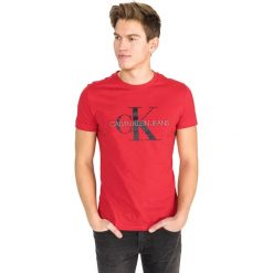 Calvin Klein Koszulka Czerwony. Czerwone podkoszulki męskie Calvin Klein, l, z nadrukiem, z bawełny, bez kołnierzyka, krótkie. Za 204,95 zł.