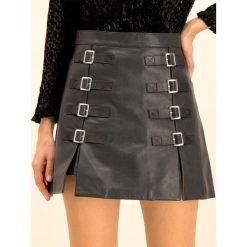 Spódnica skórzana The Kooples FJUP19006K. Czarne spódniczki damskie The Kooples, bez wzorów, ze skóry, mini. W wyprzedaży za 889,00 zł.