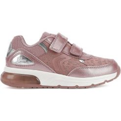 Sneakersy "Spaceclub" w kolorze jasnoróżowym. Różowe trampki dziewczęce geox kids, bez wzorów, bez zapięcia. W wyprzedaży za 159,95 zł.