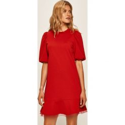 Red Valentino - Sukienka. Czerwone sukienki damskie Red Valentino, na co dzień, s, bez wzorów, z elastanu, casualowe, z okrągłym kołnierzem, z krótkim rękawem, krótkie, mini, proste. Za 1799,00 zł.