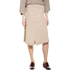 Kaszmirowa spódnica w kolorze beżowym. Brązowe spódniczki damskie Deni Cler, na co dzień, bez wzorów, z kaszmiru, proste. W wyprzedaży za 599,95 zł.