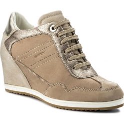 Sneakersy GEOX - D Illusion B D8254B 0LT22 C5004 Sand. Brązowe sneakersy damskie Geox, z nubiku. W wyprzedaży za 399,00 zł.
