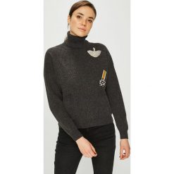 Silvian Heach - Sweter. Szare swetry damskie Silvian Heach, s, bez wzorów, z poliesteru, z krótkim rękawem. W wyprzedaży za 219,90 zł.
