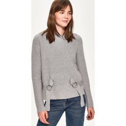 Sweter z wiązaniem - Jasny szar. Szare swetry klasyczne damskie Sinsay, l. Za 59,99 zł.