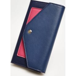 Portfel z eko skóry. Portfele damskie Moodo, bez wzorów, ze skóry. Za 24,99 zł.