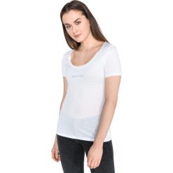 Guess Hashtag Koszulka Biały. Białe koszulki damskie Guess, xs, z nadrukiem, z bawełny, bez kołnierzyka. Za 163,95 zł.