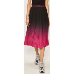 Armani Exchange - Spódnica. Czarne spódniczki damskie Armani Exchange, na co dzień, bez wzorów, z elastanu, casualowe, midi, rozkloszowane. Za 889,90 zł.