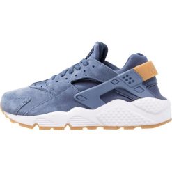 Nike Sportswear AIR HUARACHE RUN SD Sneakersy niskie diffused blue/midnight navy/light brown. Niebieskie trampki i tenisówki damskie Nike Sportswear, bez wzorów, ze skóry, bez zapięcia. W wyprzedaży za 396,75 zł.