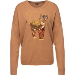 Sweter Desigual Maravillas 19WWJF86. Pomarańczowe swetry damskie Desigual, l, bez wzorów, z wiskozy, klasyczne, bez rękawów, bez kaptura. W wyprzedaży za 319,00 zł.