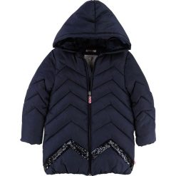 Kurtka zimowa w kolorze granatowym. Niebieskie kurtki niemowlęce Billieblush & Billybandit, bez wzorów, bez kaptura. W wyprzedaży za 145,95 zł.
