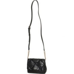Torebka w kolorze czarnym - (S)18 x (W)15 x (G)6 cm. Czarne torebki klasyczne damskie marki Guess, w paski, z poliesteru, na ramię, bez dodatków. W wyprzedaży za 409,95 zł.