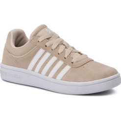 Sneakersy K-SWISS - Court Cheswick Sde 95676-271-M Bleaches Sand/White. Brązowe półbuty damskie K-SWISS, na co dzień, bez wzorów, z zamszu, bez obcasa, bez zapięcia. Za 259,00 zł.