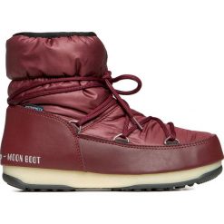 Buty MOON BOOT LOW NYLON WP Czerwony. Czerwone buty sportowe damskie marki Moon Boot, bez wzorów, ze skóry ekologicznej, klasyczne. W wyprzedaży za 336,00 zł.