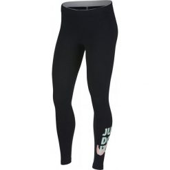 Nike Legginsy Sportowe W Nsw Lggng Club Jdi M. Czarne legginsy sportowe damskie Nike, m, z napisami. W wyprzedaży za 79,00 zł.