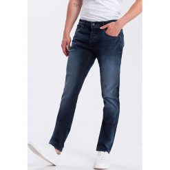 Dżinsy "939" - Regular Fit - w kolorze granatowym. Niebieskie jeansy męskie Cross Jeans, m, w paski, klasyczne. W wyprzedaży za 109,95 zł.