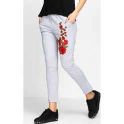Spodnie dresowe damskie: Szare Spodnie Dresowe Rosy Roses