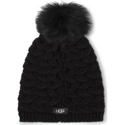 Czapka UGG - Cable Hat With Pom 18756 Czarny. Czarne czapki damskie Ugg, bez wzorów, z wełny. Za 259,00 zł.