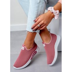 Różowe buty sportowe wsuwane casu 20p5/m. Różowe buty dziewczęce sportowe Casu, bez wzorów, z materiału, bez zapięcia. Za 44,99 zł.