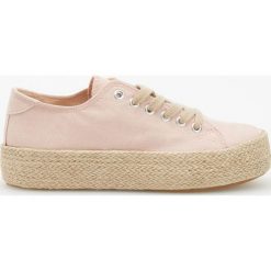 Sznurowane espadryle - Różowy. Różowe espadryle damskie Reserved, bez wzorów, bez obcasa. Za 89,99 zł.