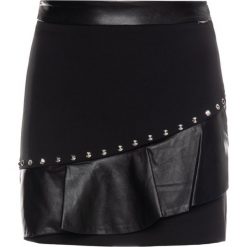 Spódnica mini Liu Jo W69034 T7896. Czarne spódniczki damskie Liu Jo, bez wzorów, z elastanu, mini. W wyprzedaży za 359,00 zł.