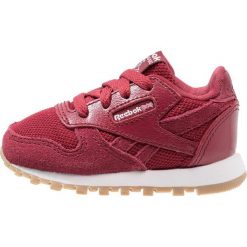 Reebok Classic Tenisówki i Trampki urban maroon/white. Czerwone tenisówki męskie marki Reebok Classic, z gumy. Za 189,00 zł.