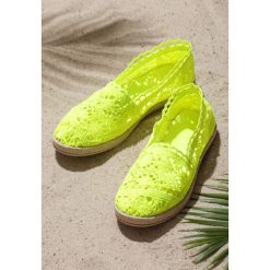 Zielone Espadryle Gratifyingly. Zielone espadryle damskie Renee, bez wzorów, bez obcasa. Za 39,99 zł.