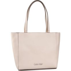 Torebka CALVIN KLEIN - Ck Must Shopper Sm K60K606665 VHB. Brązowe torby damskie na zakupy Calvin Klein, bez wzorów, ze skóry ekologicznej, klasyczne, bez dodatków. Za 539,00 zł.